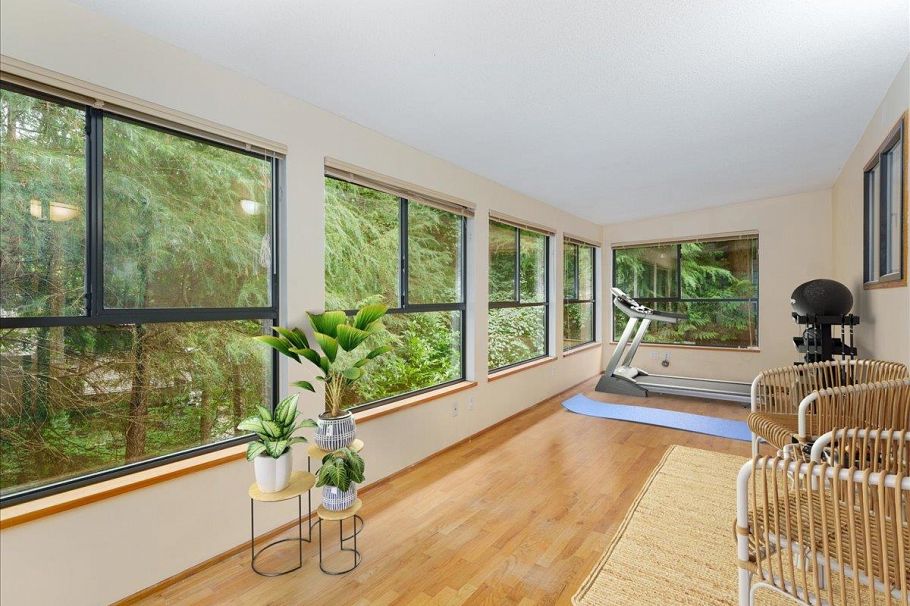 277 E Braemar Road North Vancouver, BC - 9