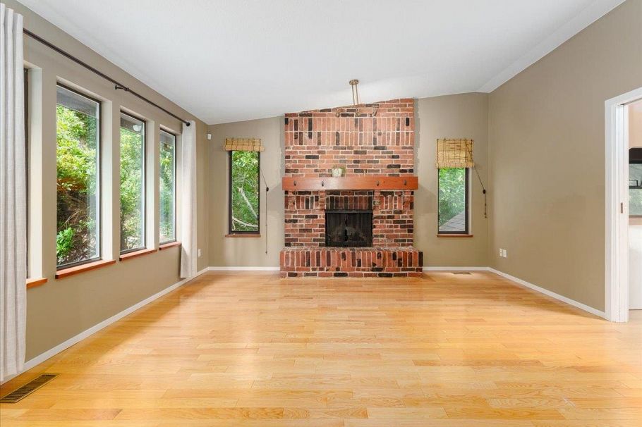 277 E Braemar Road North Vancouver, BC - 10