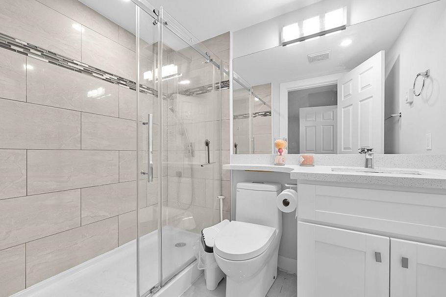 211 5818 Lincoln Street Vancouver, BC - 16