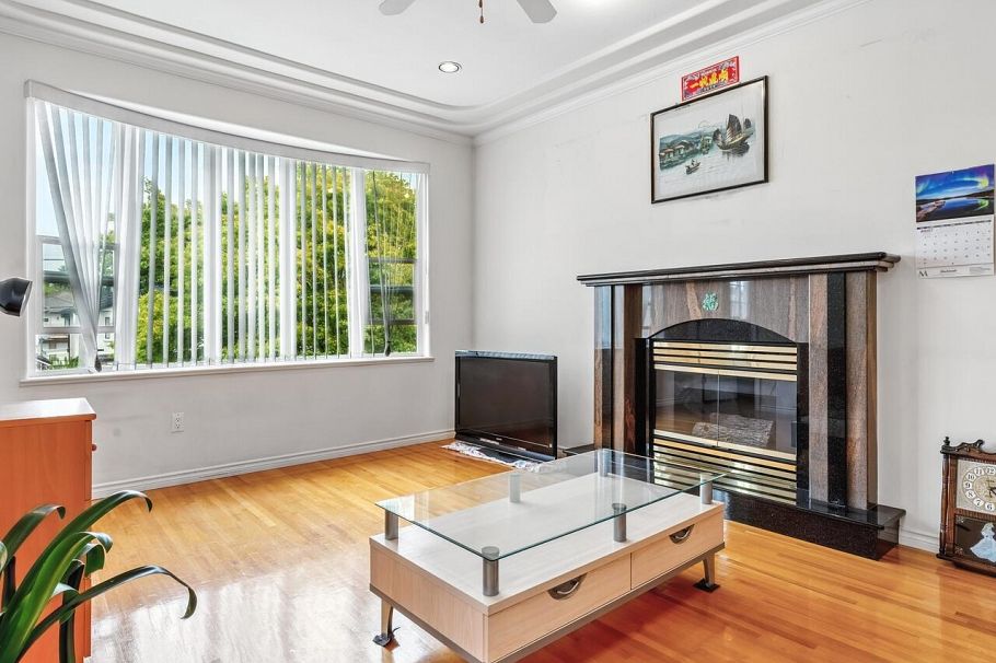 3056 Adanac Street Vancouver, BC - 3