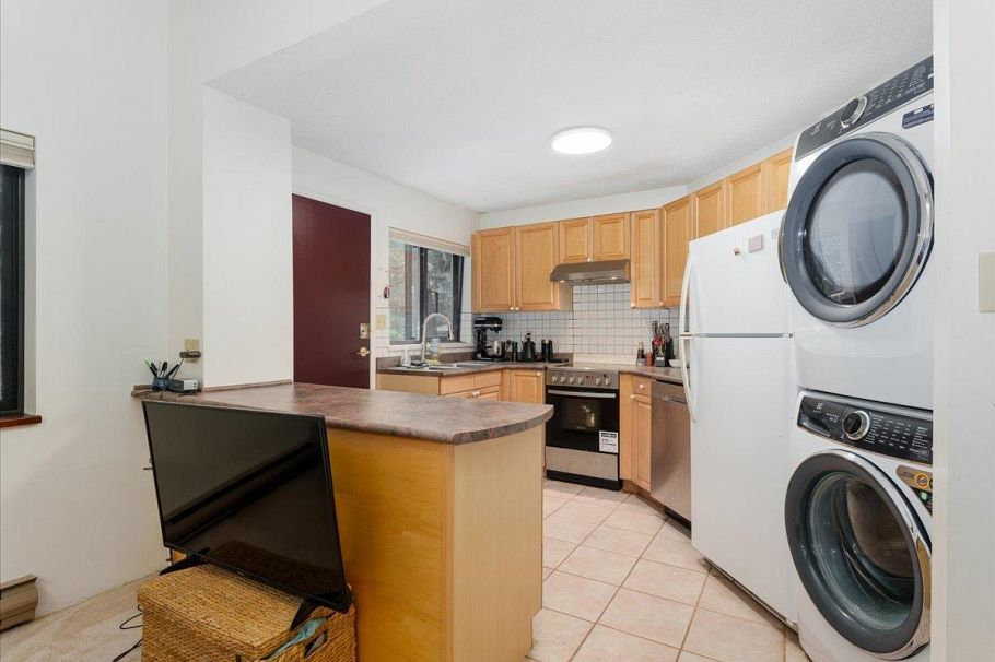 277 E Braemar Road North Vancouver, BC - 25