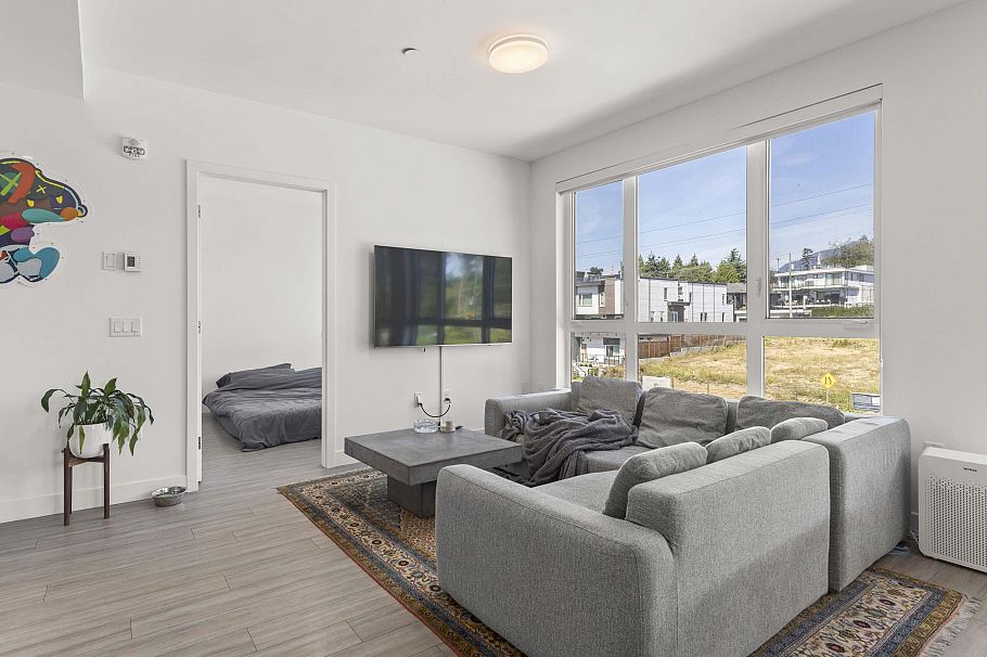 312 747 E 3rd Street North Vancouver, BC - 3