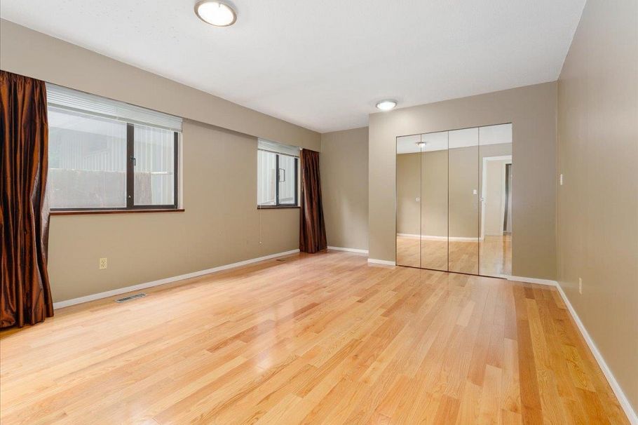 277 E Braemar Road North Vancouver, BC - 18