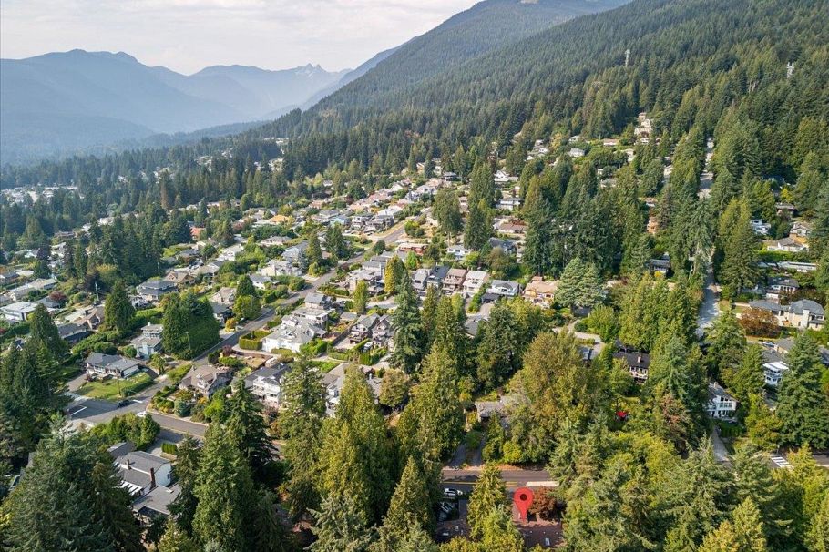 277 E Braemar Road North Vancouver, BC - 38