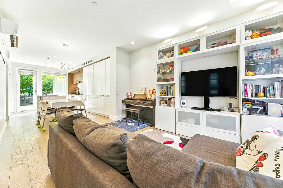 276 W 62nd Avenue Vancouver, BC - 26