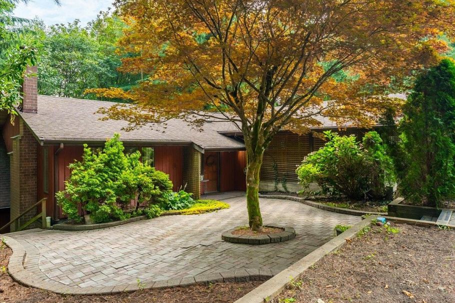 277 E Braemar Road North Vancouver, BC - 2