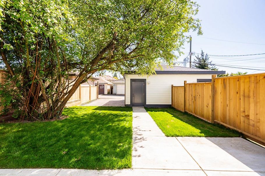 2356 West 16th Avenue Vancouver, BC - 25