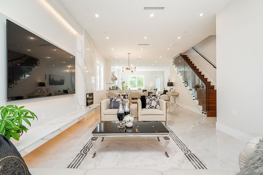 2356 West 16th Avenue Vancouver, BC - 4