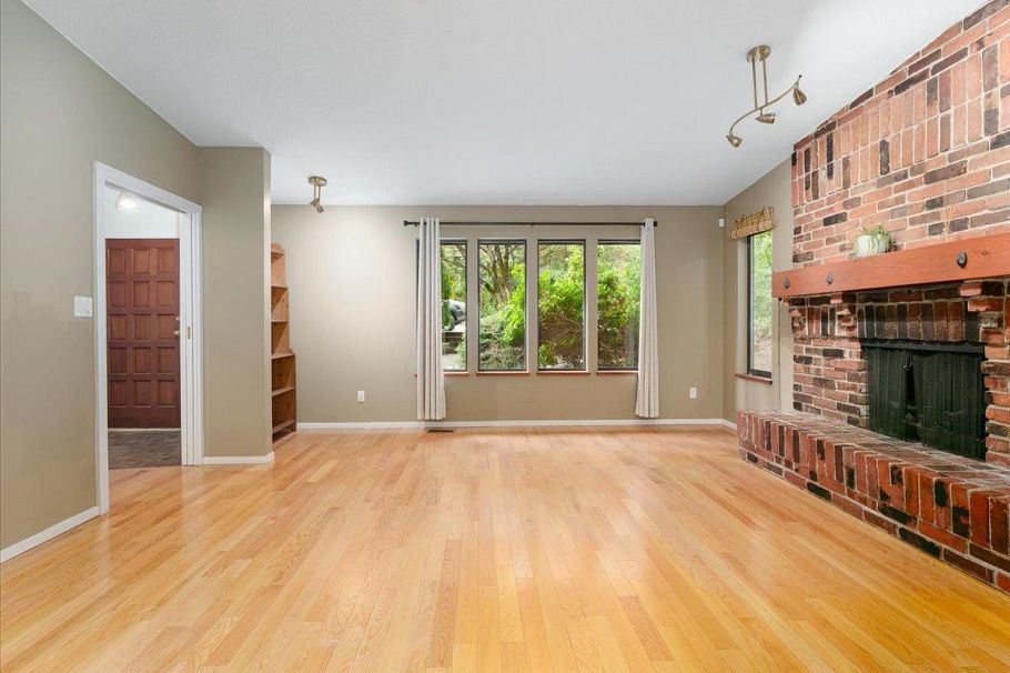 277 E Braemar Road North Vancouver, BC - 11