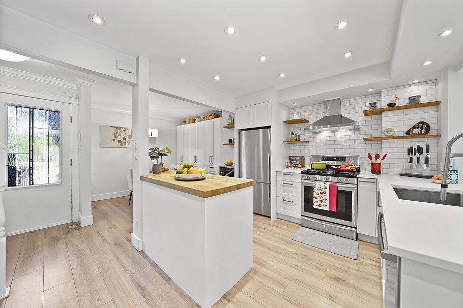 49 1910 Cedar Village Crescent North Vancouver, BC - 5