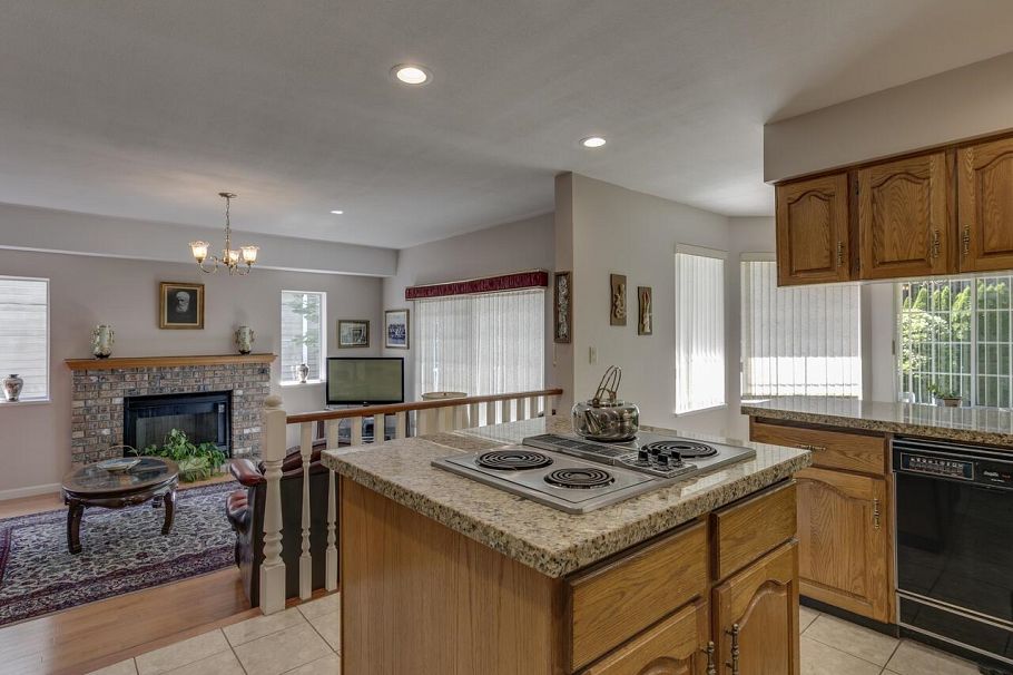 5755 Nancy Greene Way North Vancouver, BC - 23