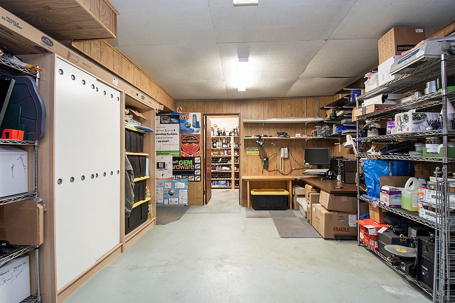 3875 Regent Avenue North Vancouver, BC - 24