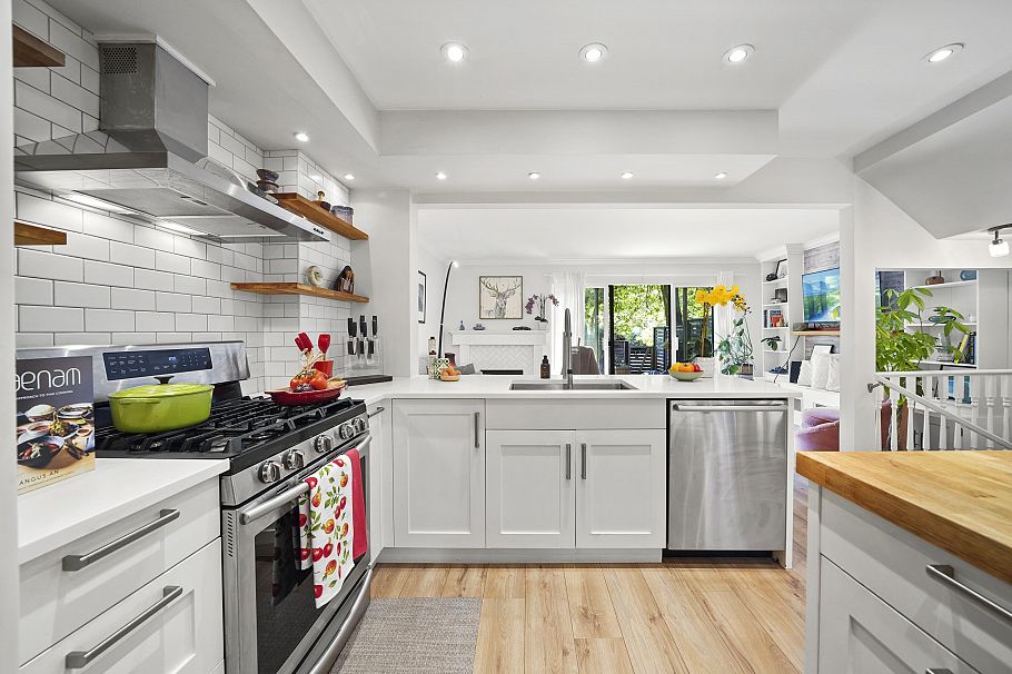 49 1910 Cedar Village Crescent North Vancouver, BC - 6