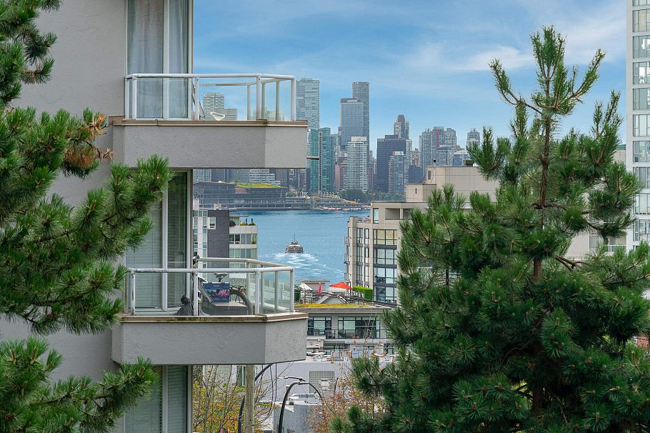 303 444 Lonsdale Avenue North Vancouver, BC - 22