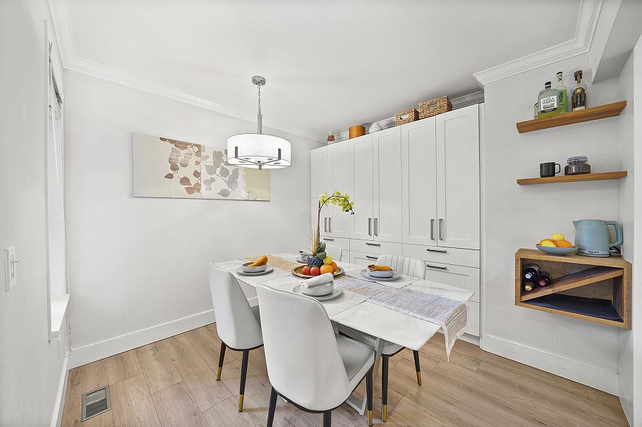 49 1910 Cedar Village Crescent North Vancouver, BC - 11