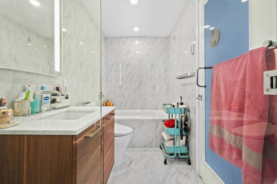 1708 8555 Granville Street Vancouver, BC - 13