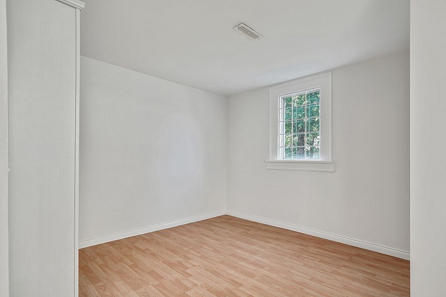 2336 E 45 Avenue Vancouver, BC - 24