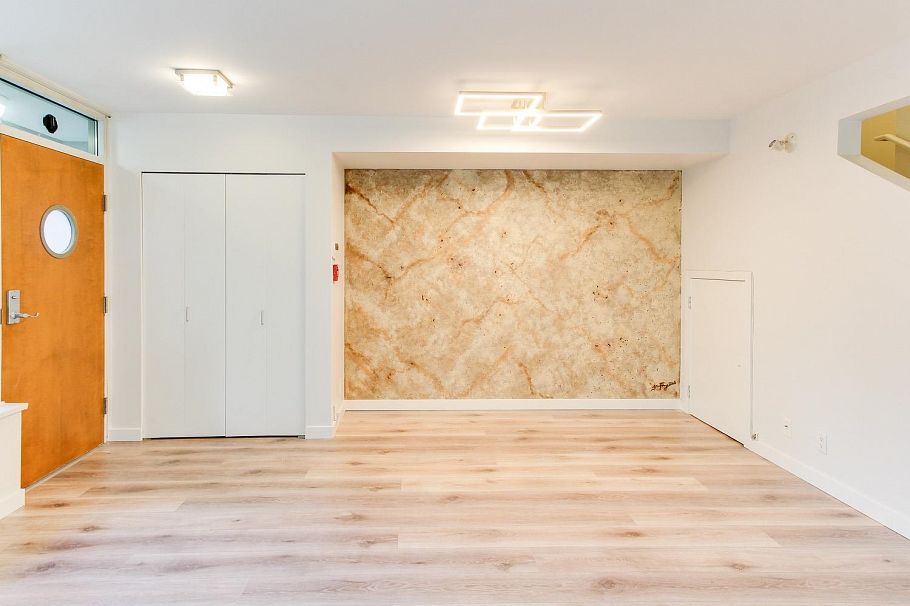 1432 W Hastings Street Vancouver, BC - 5