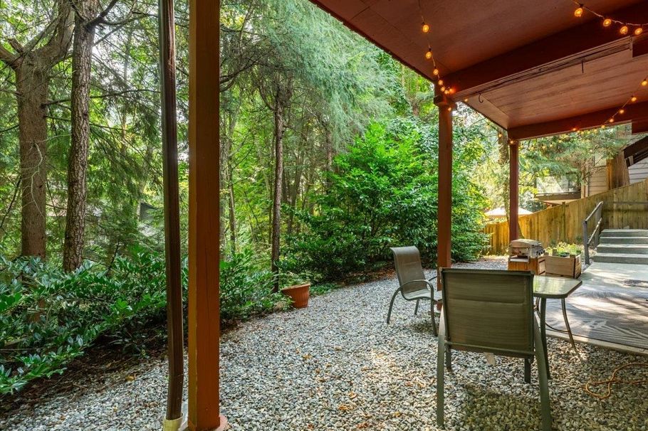 277 E Braemar Road North Vancouver, BC - 33