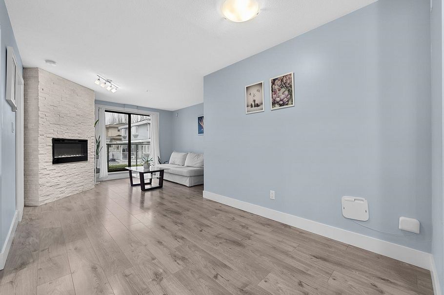 211 5818 Lincoln Street Vancouver, BC - 5