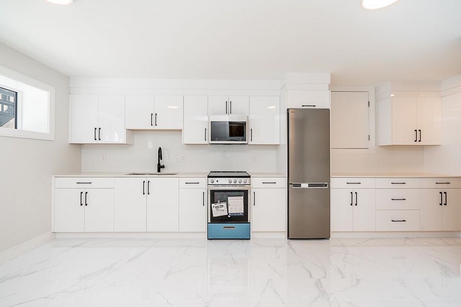 2356 West 16th Avenue Vancouver, BC - 9