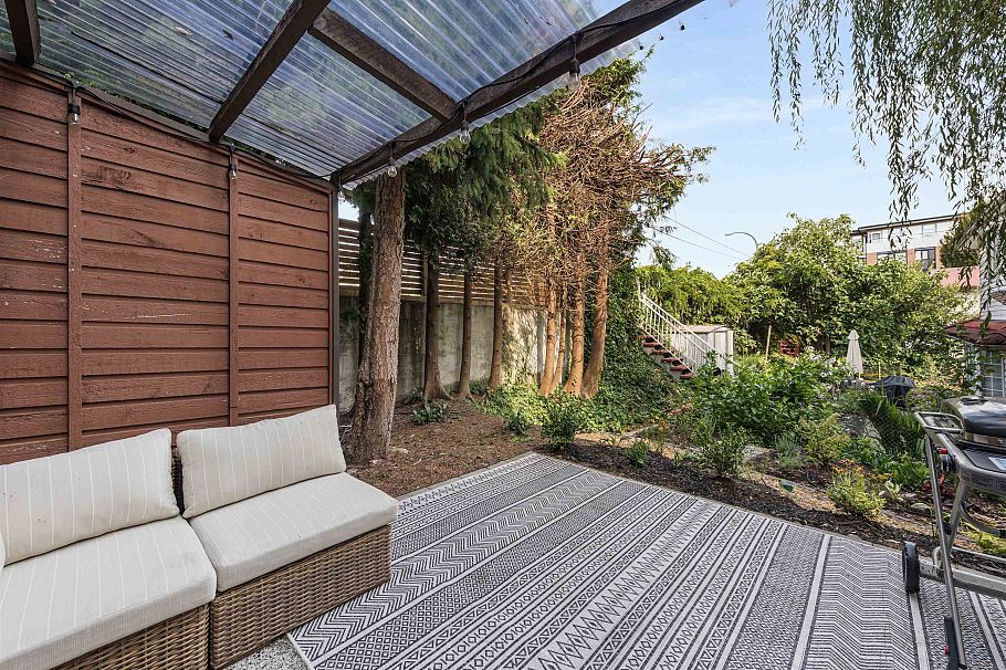 1 719 E 31st Avenue Vancouver, BC - 17