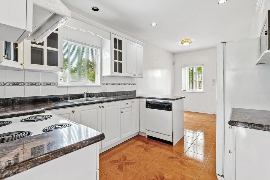 3056 Adanac Street Vancouver, BC - 6