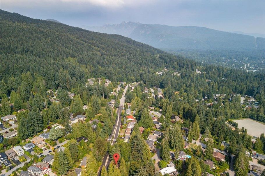 277 E Braemar Road North Vancouver, BC - 39