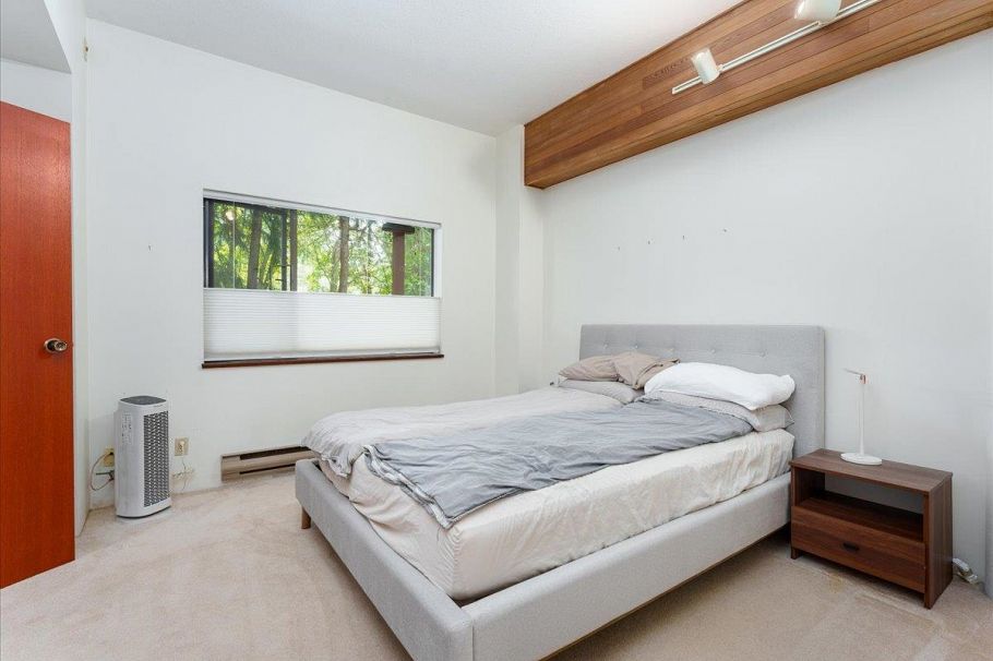 277 E Braemar Road North Vancouver, BC - 29