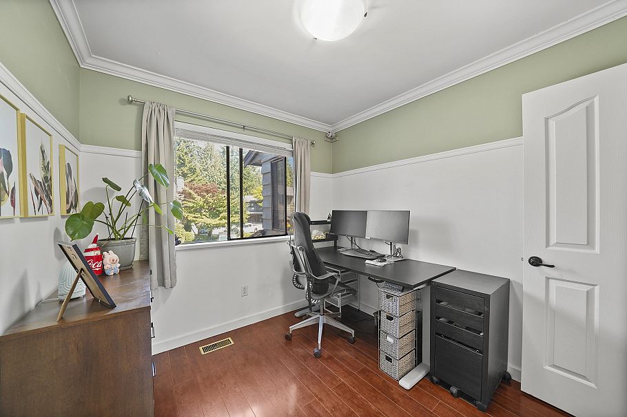 49 1910 Cedar Village Crescent North Vancouver, BC - 27