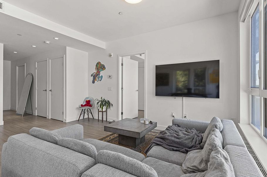 312 747 E 3rd Street North Vancouver, BC - 5