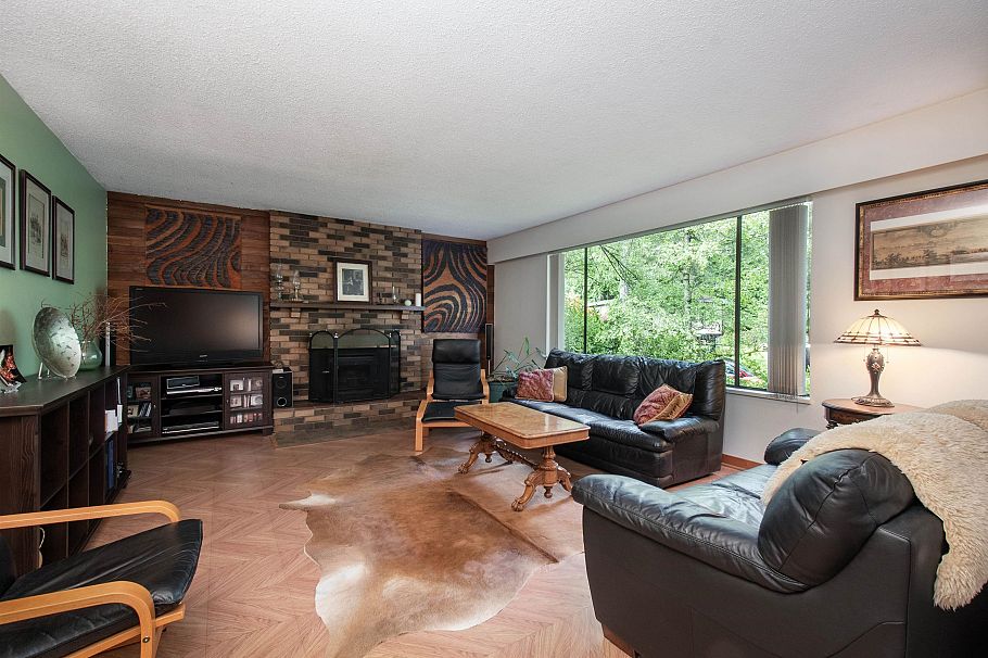 3875 Regent Avenue North Vancouver, BC - 3