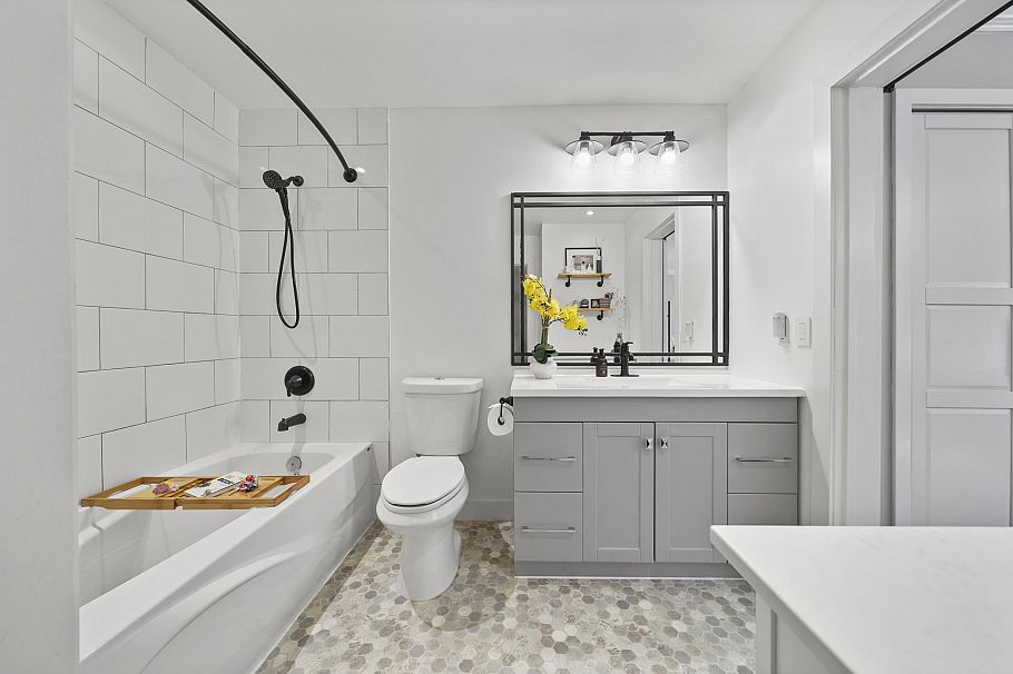 49 1910 Cedar Village Crescent North Vancouver, BC - 19