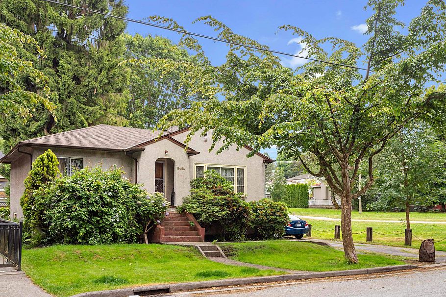 5454 Melbourne Street Vancouver, BC - 1