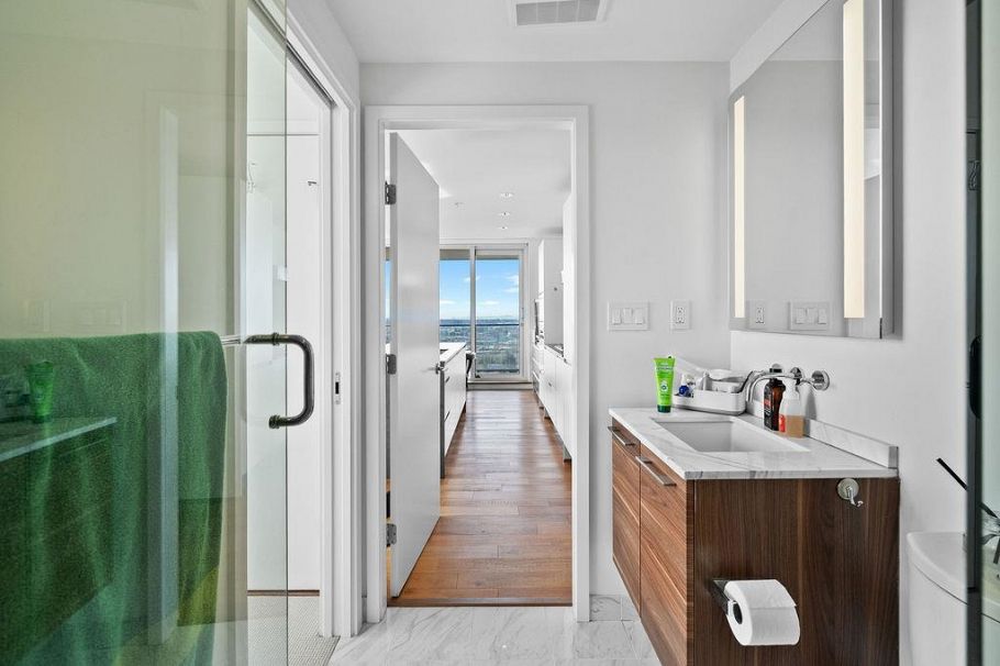 1708 8555 Granville Street Vancouver, BC - 19