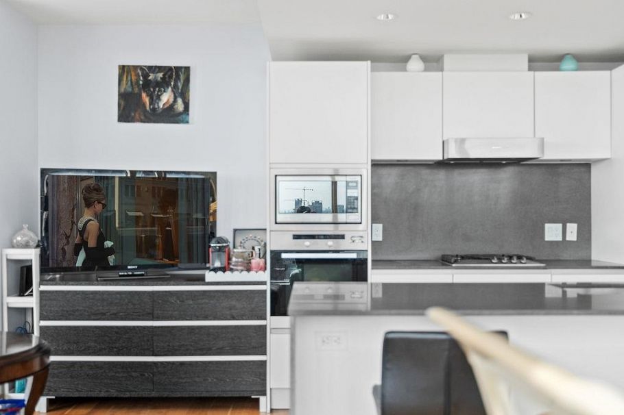 1708 8555 Granville Street Vancouver, BC - 3