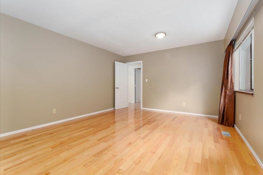 277 E Braemar Road North Vancouver, BC - 16