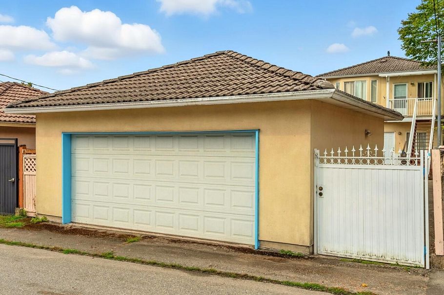 3056 Adanac Street Vancouver, BC - 15