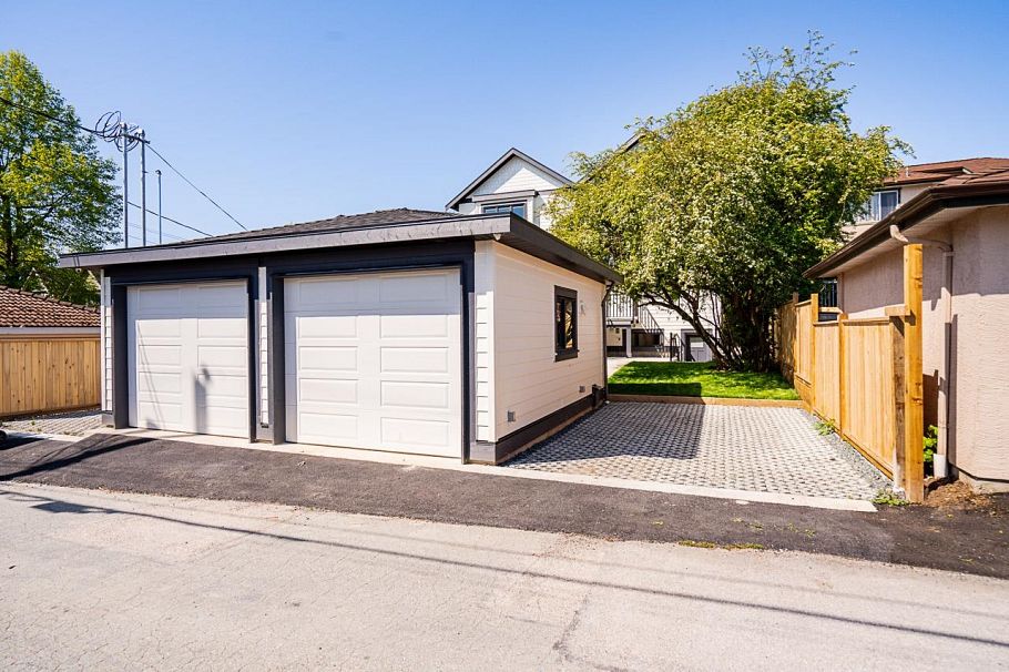 2356 West 16th Avenue Vancouver, BC - 30