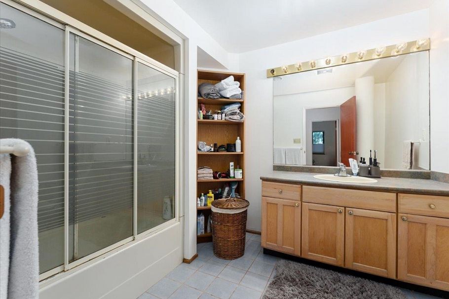 277 E Braemar Road North Vancouver, BC - 30