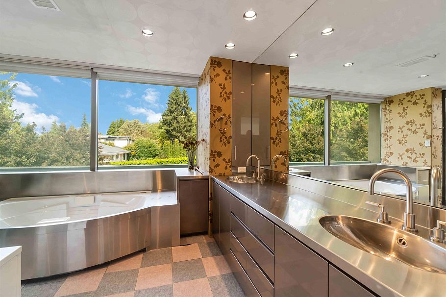 1919 W 57th Avenue Vancouver, BC - 16