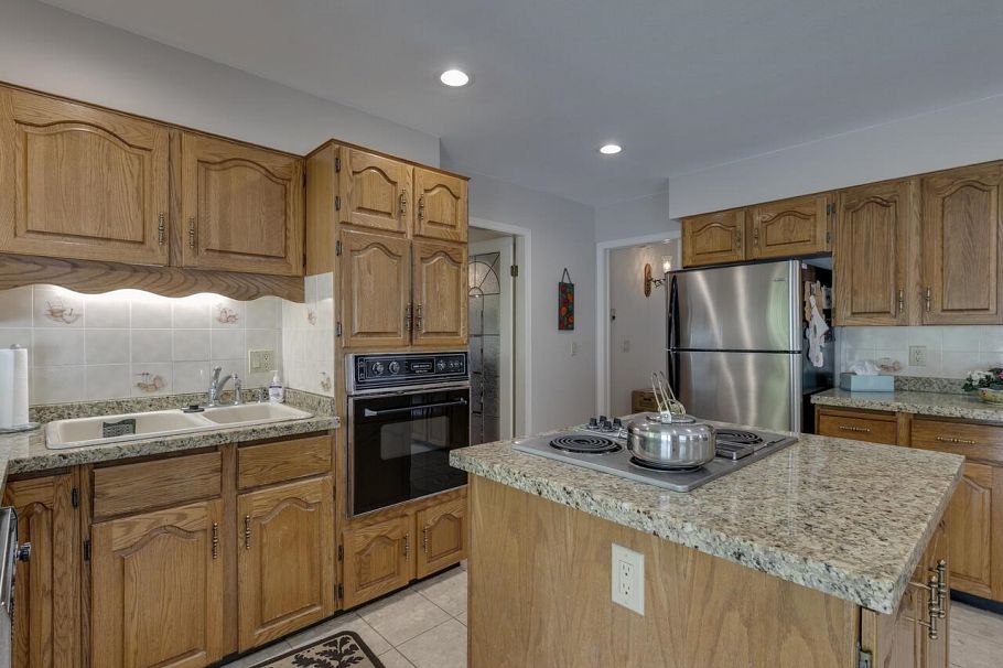 5755 Nancy Greene Way North Vancouver, BC - 25