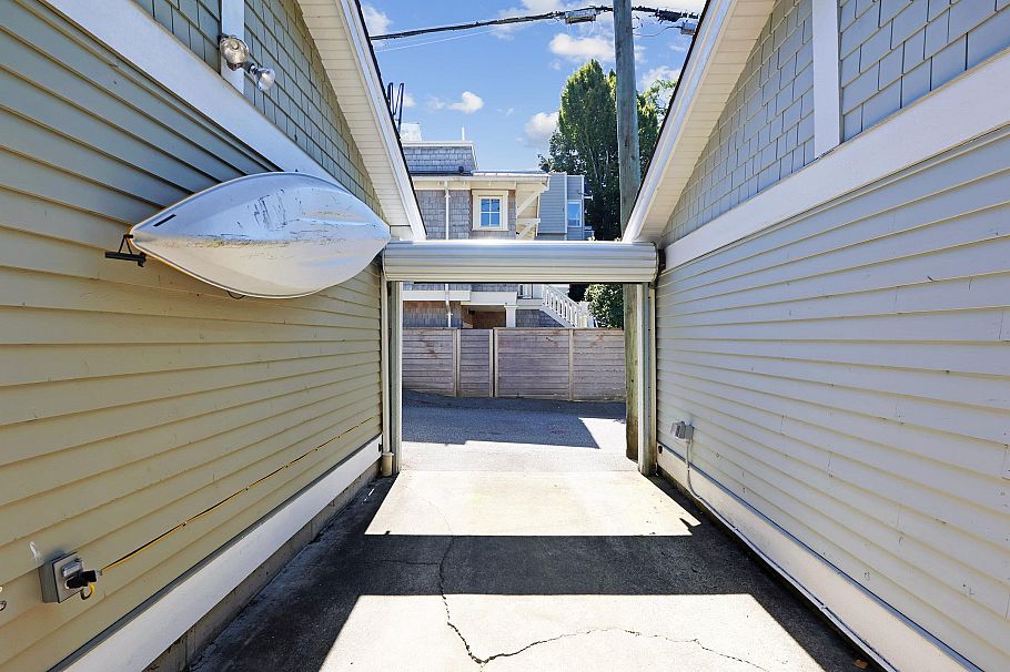 2610 Point Grey Road Vancouver, BC - 23