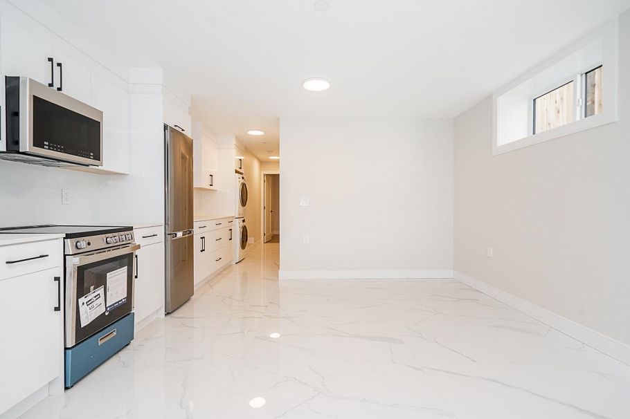 2356 West 16th Avenue Vancouver, BC - 10