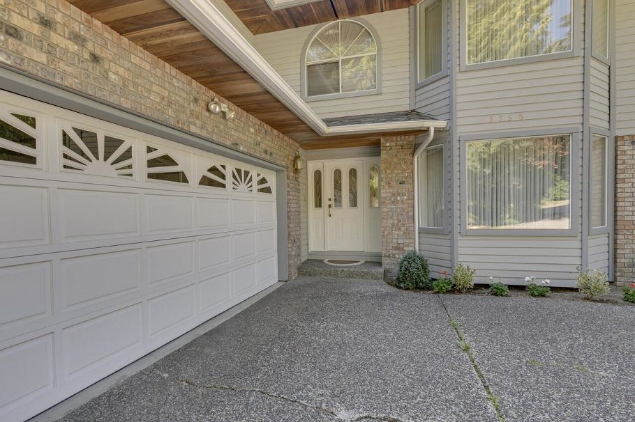 5755 Nancy Greene Way North Vancouver, BC - 5