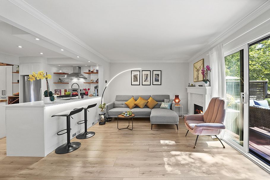 49 1910 Cedar Village Crescent North Vancouver, BC - 3