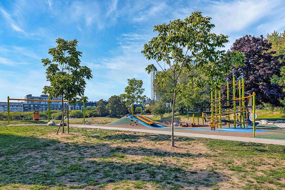 276 W 62nd Avenue Vancouver, BC - 34