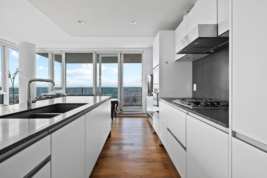 1708 8555 Granville Street Vancouver, BC - 1