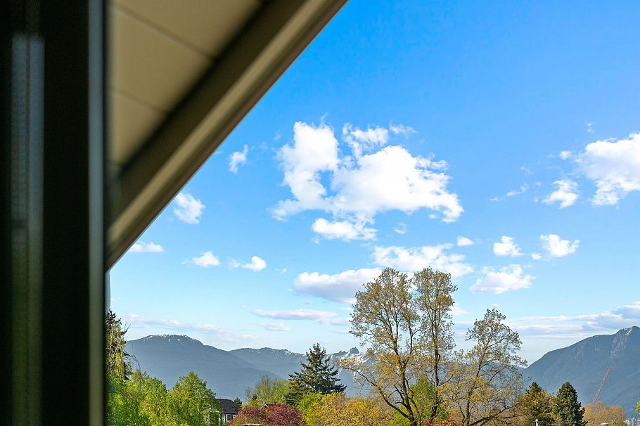 2 2253 Grant Street Vancouver, BC - 30