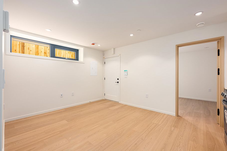 4477 Wallace Street Vancouver, BC - 37